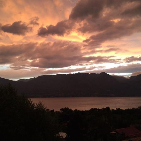 B&B Il Gatto Nero Castelveccana ภายนอก รูปภาพ