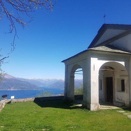 B&B Il Gatto Nero Castelveccana ภายนอก รูปภาพ