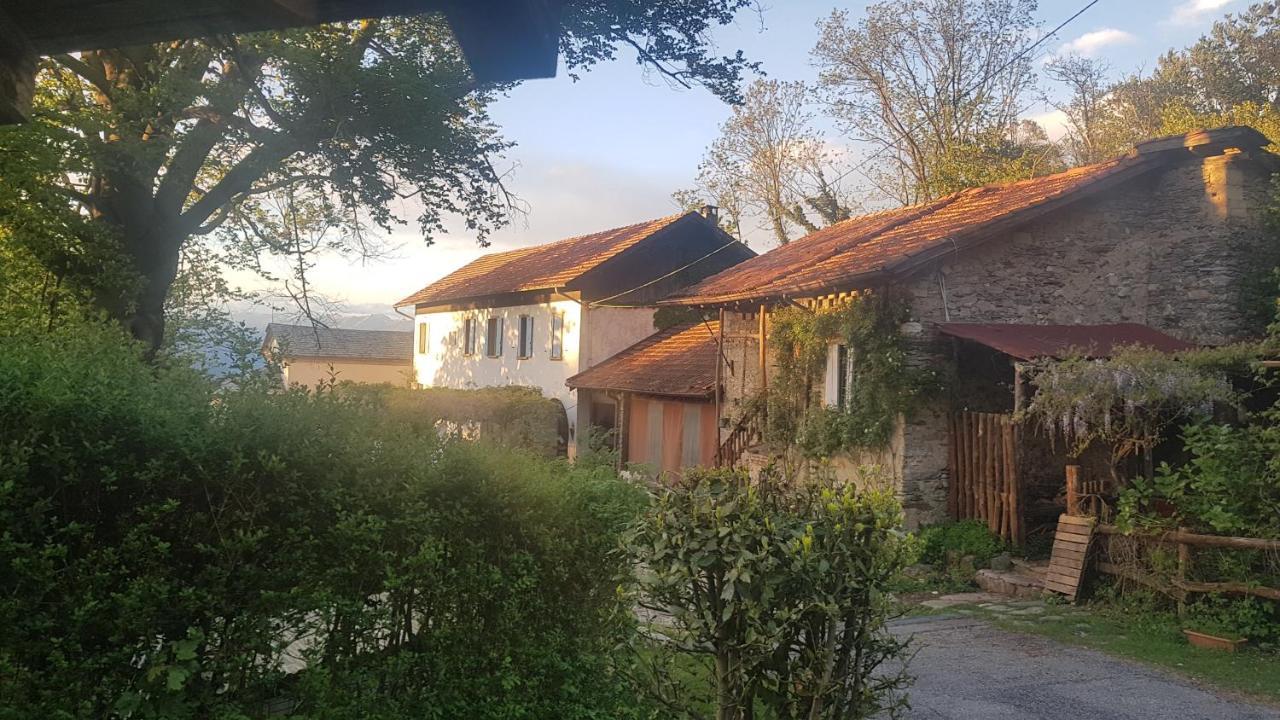 B&B Il Gatto Nero Castelveccana ภายนอก รูปภาพ