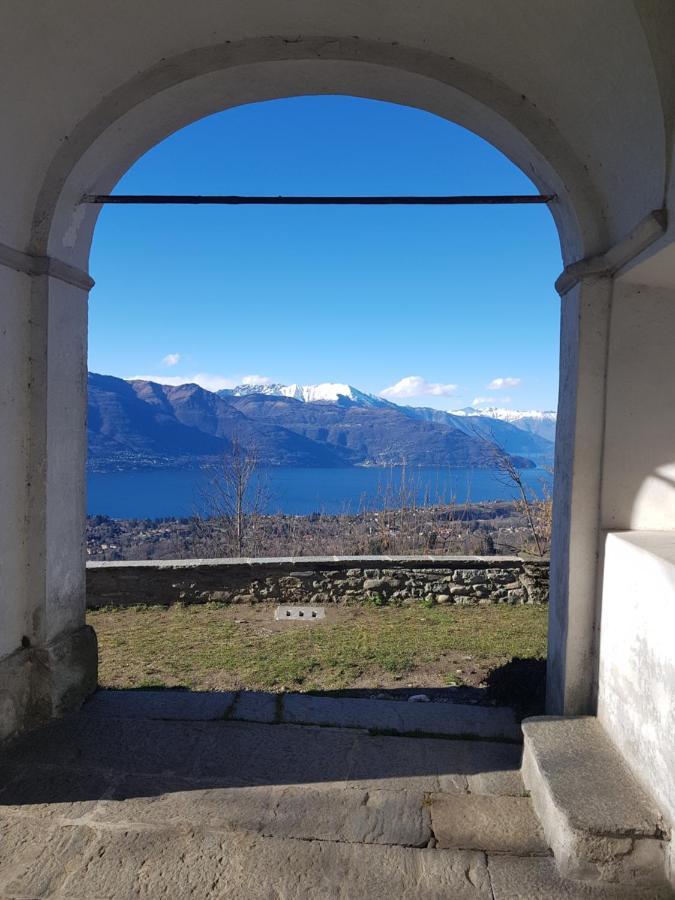 B&B Il Gatto Nero Castelveccana ภายนอก รูปภาพ