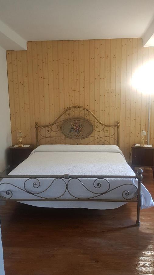 B&B Il Gatto Nero Castelveccana ภายนอก รูปภาพ