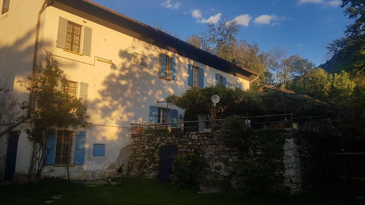 B&B Il Gatto Nero Castelveccana ภายนอก รูปภาพ