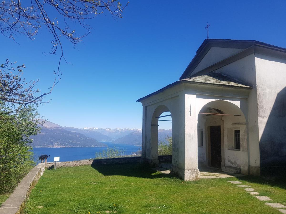 B&B Il Gatto Nero Castelveccana ภายนอก รูปภาพ