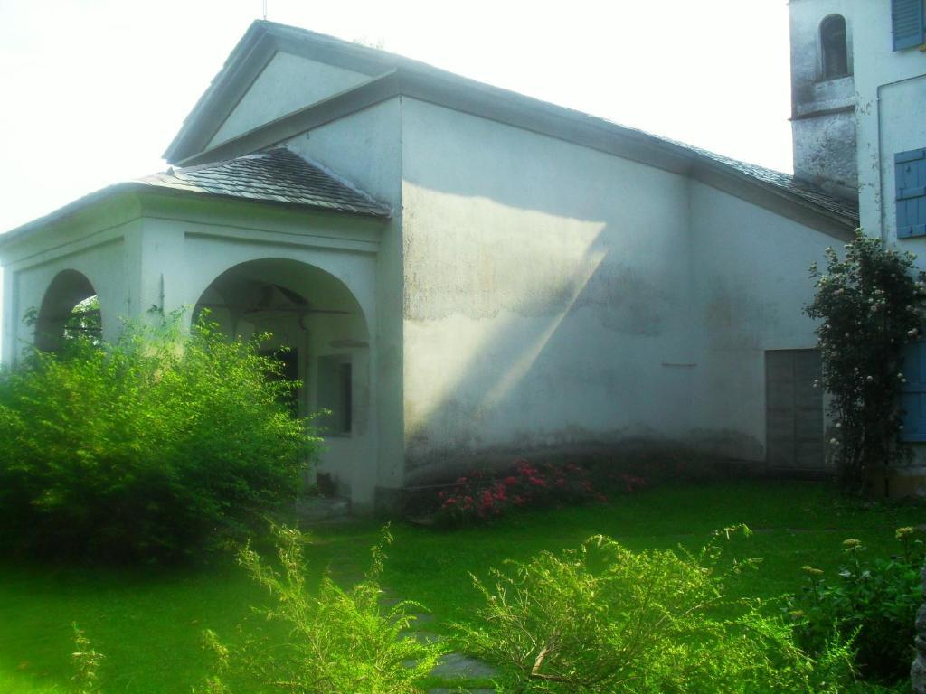 B&B Il Gatto Nero Castelveccana ภายนอก รูปภาพ
