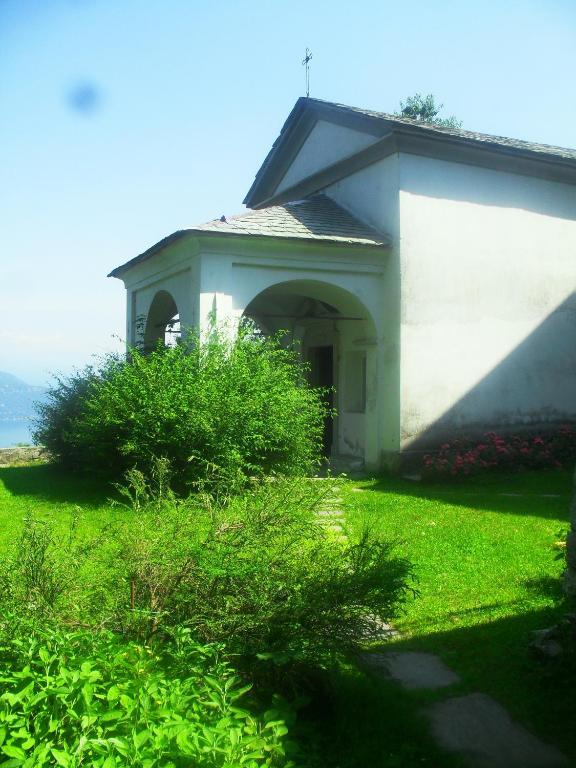 B&B Il Gatto Nero Castelveccana ภายนอก รูปภาพ