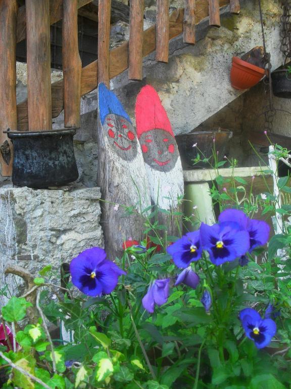 B&B Il Gatto Nero Castelveccana ภายนอก รูปภาพ