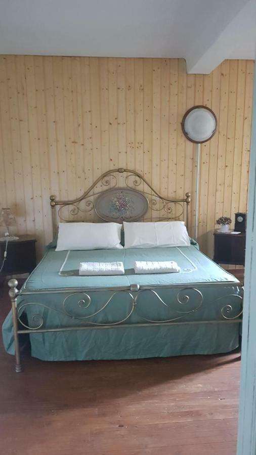 B&B Il Gatto Nero Castelveccana ภายนอก รูปภาพ
